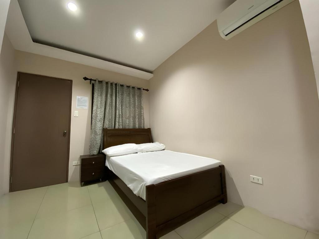 Oyo 766 Ichehan Apartments Manila Bagian luar foto