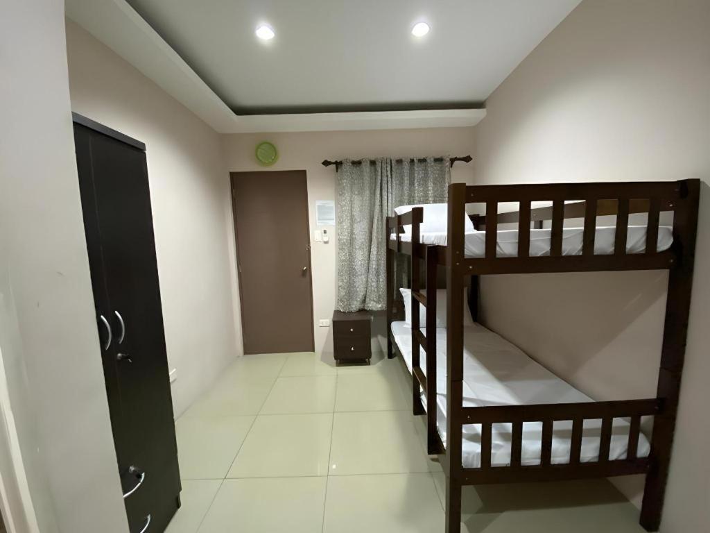 Oyo 766 Ichehan Apartments Manila Bagian luar foto