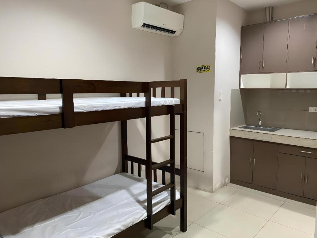 Oyo 766 Ichehan Apartments Manila Bagian luar foto